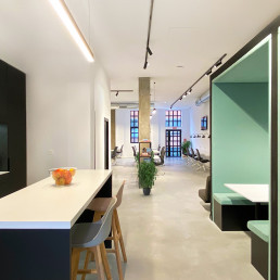 Zona de café de un espacio de coworking n Gijón