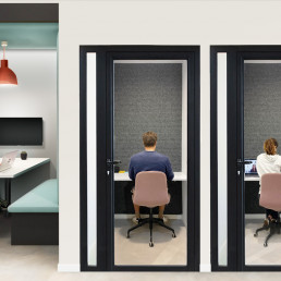 Cabinas privadas para videollamadas en el espacio de coworking Work Arena Xixón en Gijón